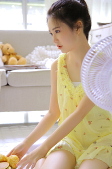 美女比基尼